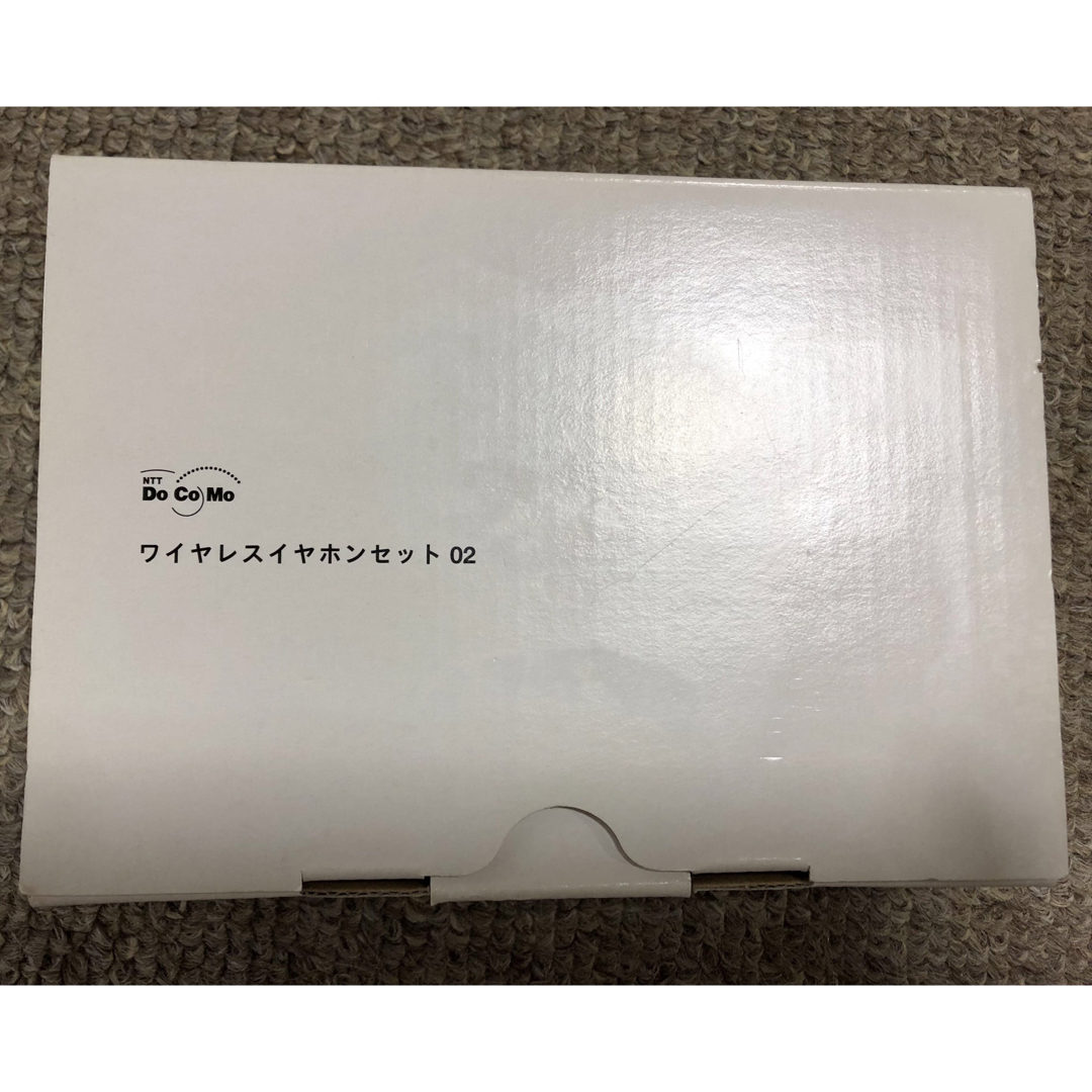 NTTdocomo(エヌティティドコモ)のドコモ ワイヤレスイヤホンセット02 スマホ/家電/カメラのオーディオ機器(ヘッドフォン/イヤフォン)の商品写真