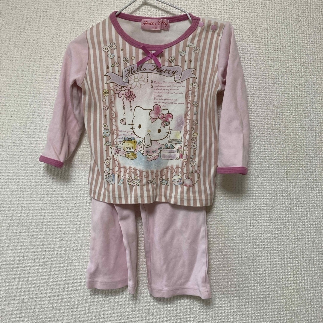 ハローキティ(ハローキティ)の長袖パジャマ　ハローキティ　90cm キッズ/ベビー/マタニティのキッズ服女の子用(90cm~)(パジャマ)の商品写真