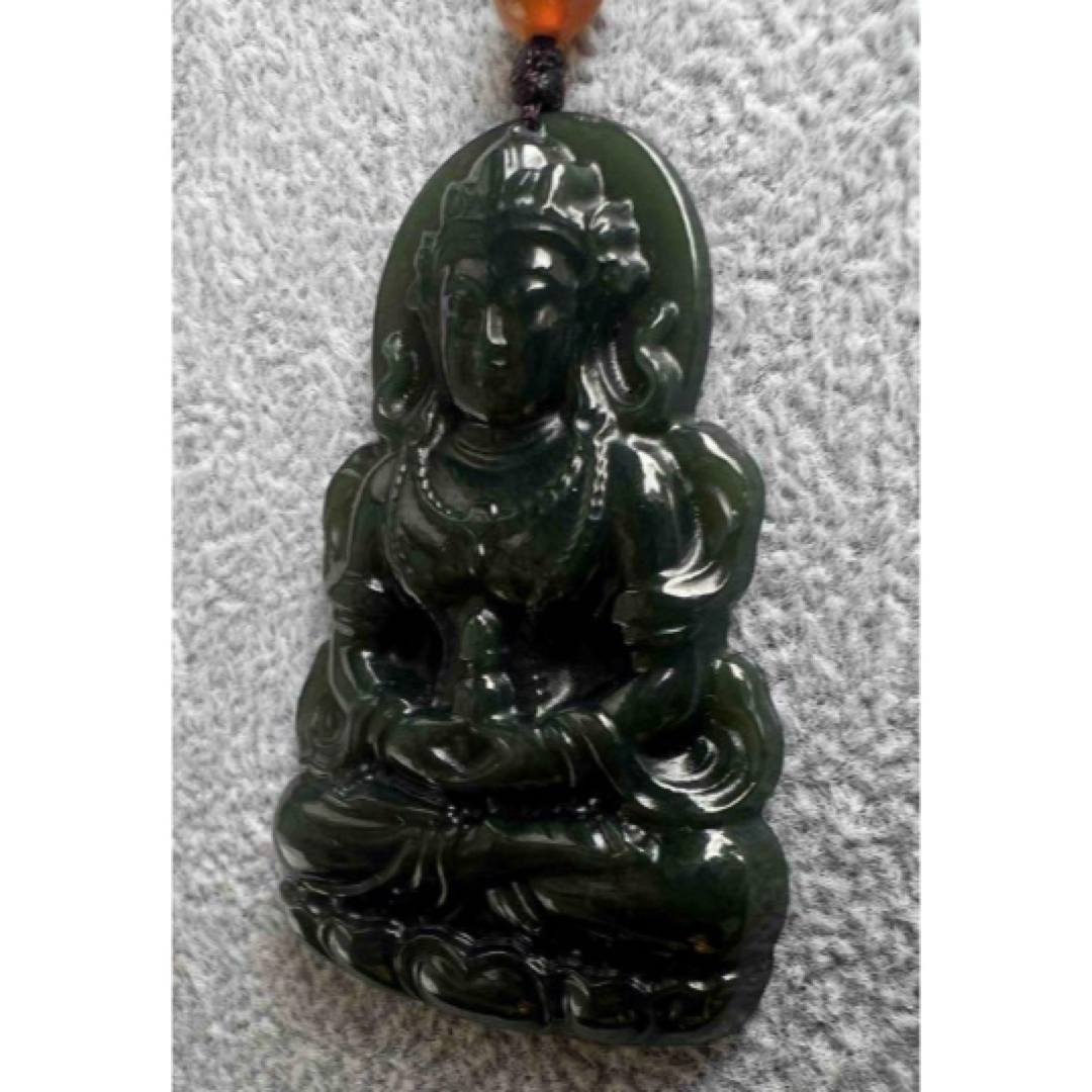 天然美しい彫刻和田玉渡母菩薩 ネックレス レディースのアクセサリー(ネックレス)の商品写真