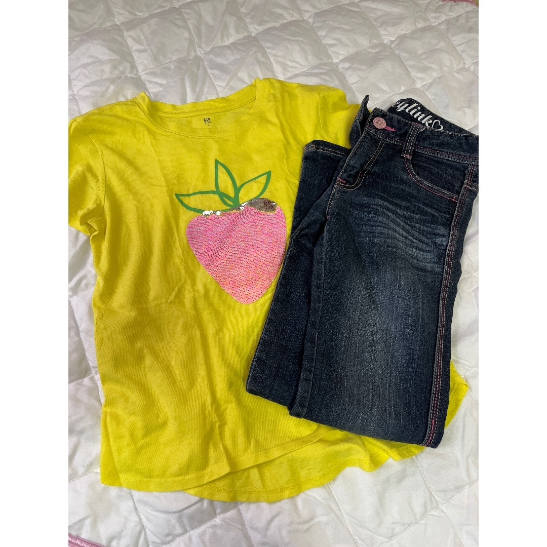 GAP Kids(ギャップキッズ)のGAP Kids Tシャツ　ジーンズ キッズ/ベビー/マタニティのキッズ服女の子用(90cm~)(Tシャツ/カットソー)の商品写真