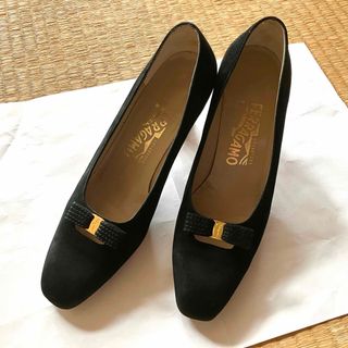 フェラガモ Ferragamo スエードパンプス  【★即発送可能です】