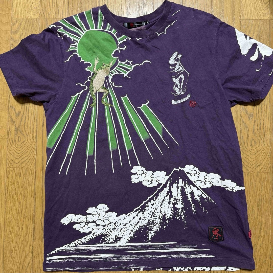 参丸一　サンマルイチ　バンザイカエル　和柄Tシャツ　半袖　富士山　紫 メンズのトップス(Tシャツ/カットソー(半袖/袖なし))の商品写真