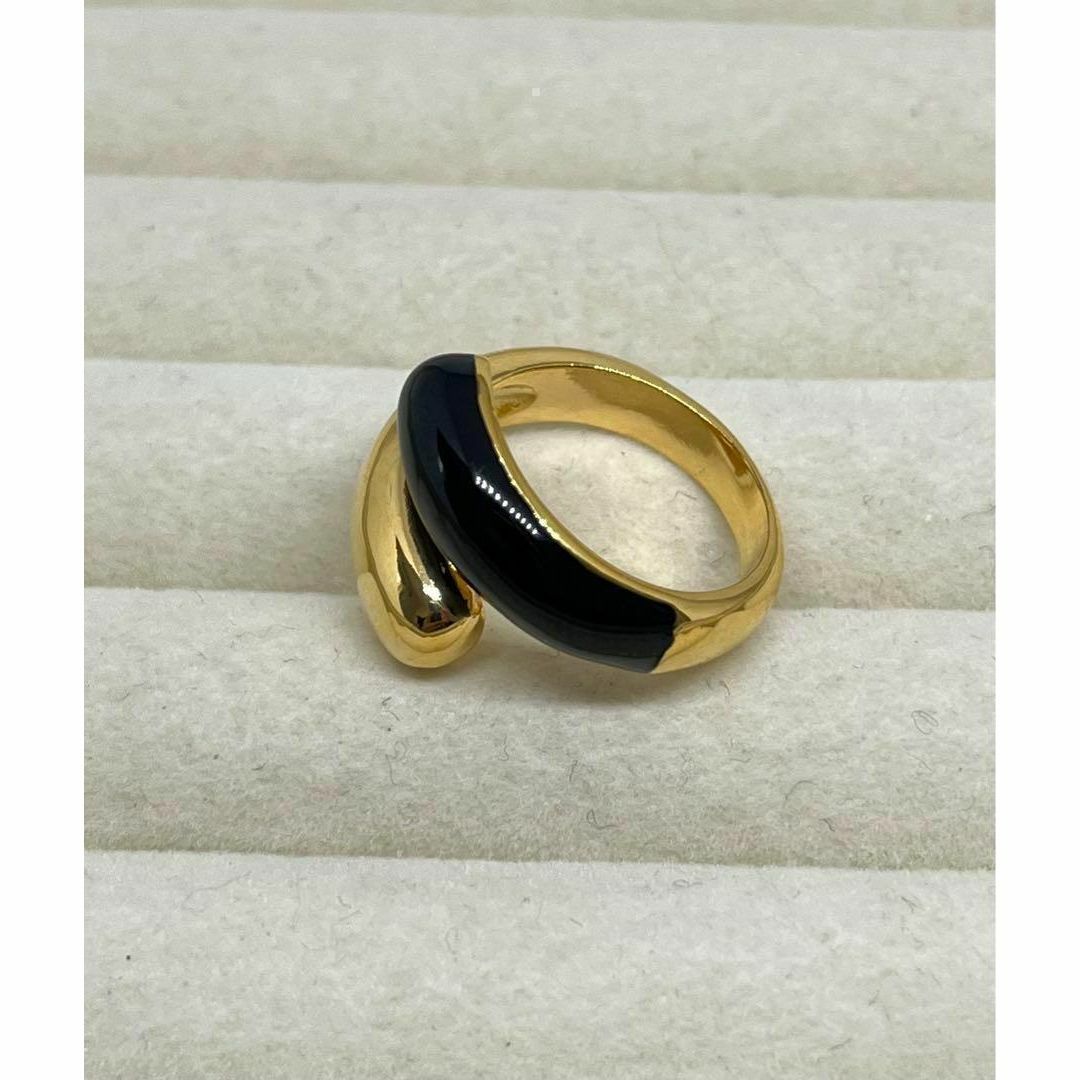 072b4ブラックリング　ゴールド　指輪　韓国アクセサリー　石プチプラ レディースのアクセサリー(リング(指輪))の商品写真