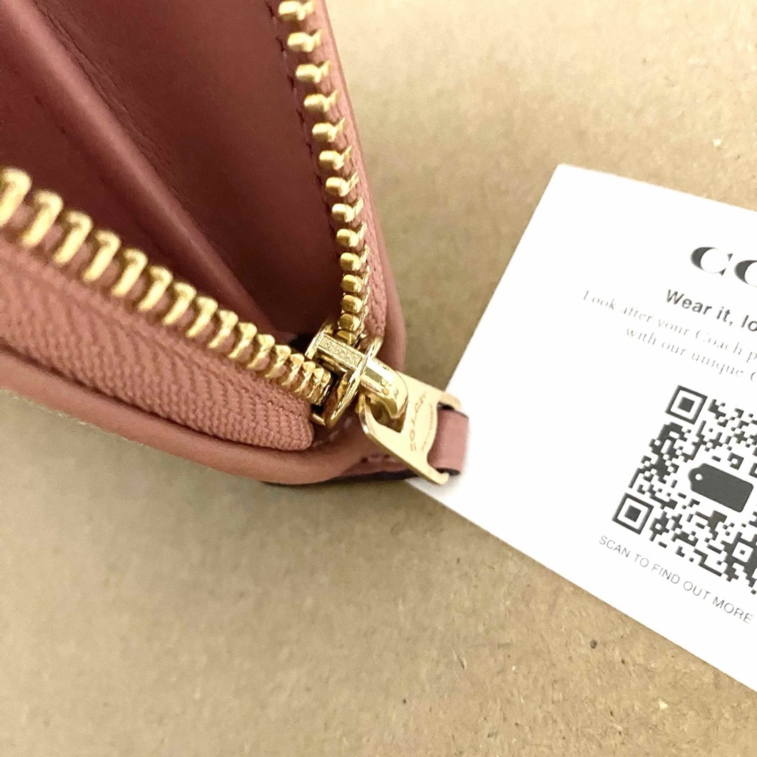 COACH(コーチ)の1点のみ！ 新品　COACH　コーチ長財布　ライトピンク   長財布 レディースのファッション小物(財布)の商品写真