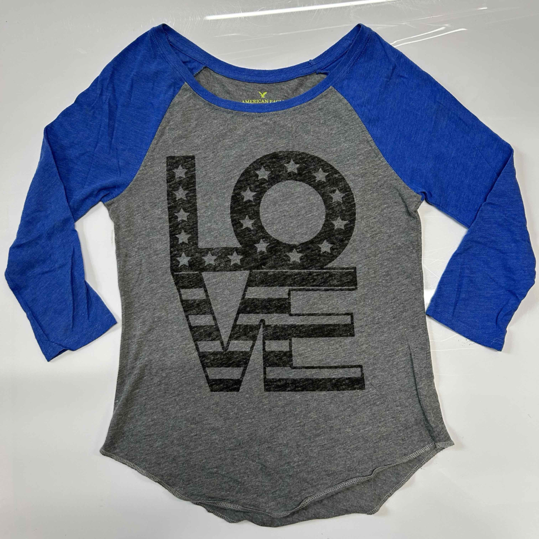American Eagle(アメリカンイーグル)のアメリカンイーグル　ラグランシャツ　LOVE  グレー×ブルー　r825 メンズのトップス(Tシャツ/カットソー(七分/長袖))の商品写真