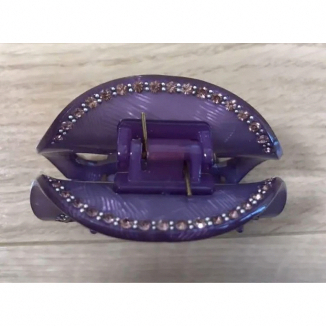 紫　バイオレット　ハンドメイド　ヘアークリップ　ヘアアクセサリー　ビジュー　高級 レディースのヘアアクセサリー(バレッタ/ヘアクリップ)の商品写真