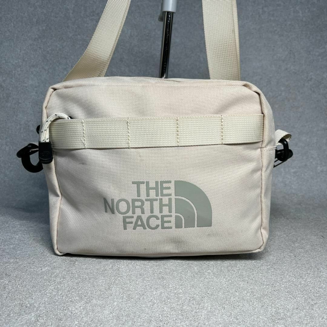 THE NORTH FACE(ザノースフェイス)のザノースフェイス ロゴ クロス ボディショルダー バッグ アイボリー メンズのバッグ(ショルダーバッグ)の商品写真