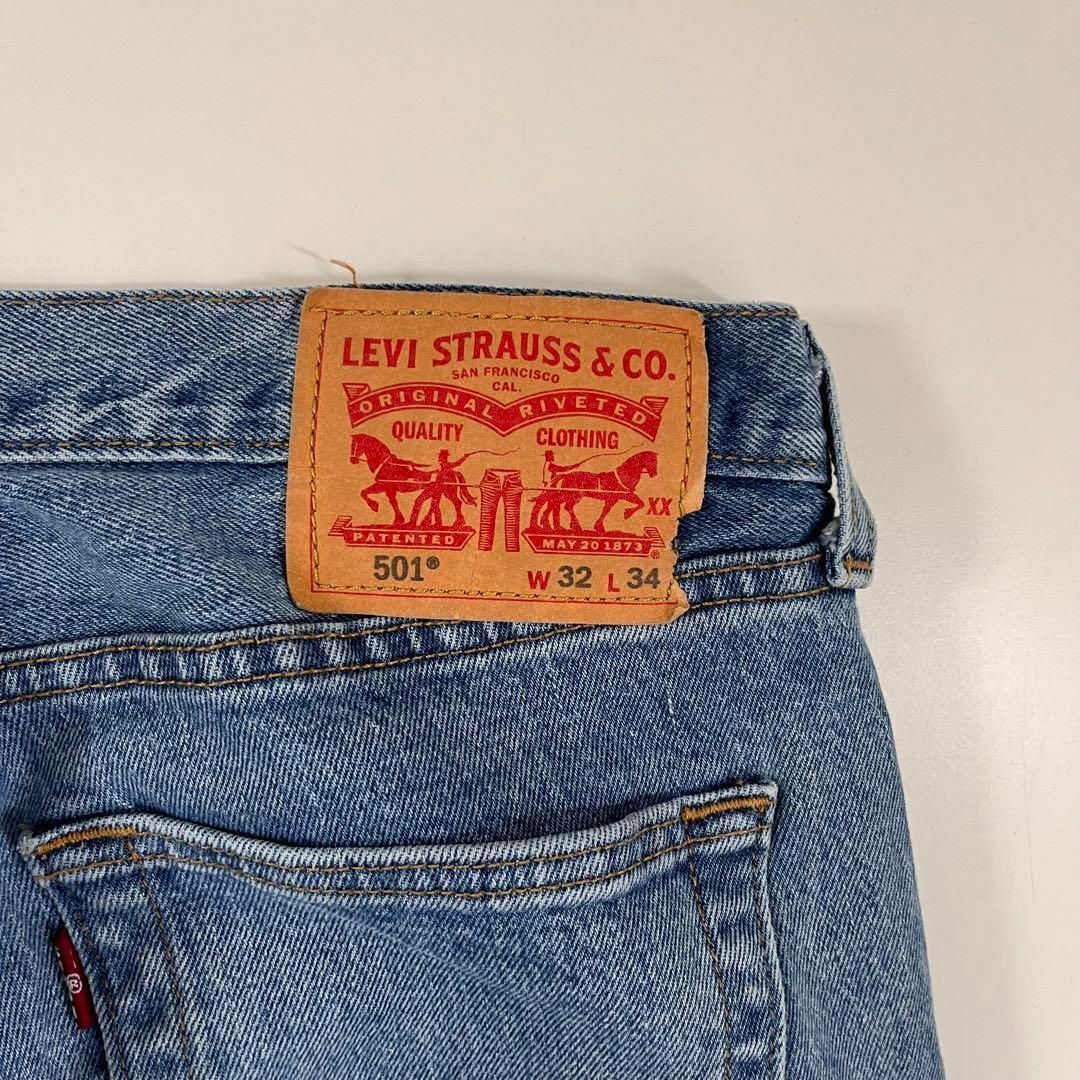 Levi's(リーバイス)のリーバイス 501 色落ち デニム ヒゲ 古着 W32 L34 ブルー メンズのパンツ(デニム/ジーンズ)の商品写真