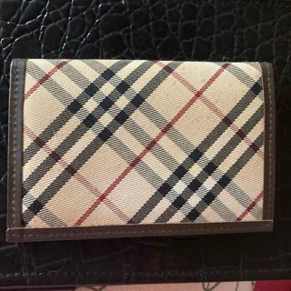 バーバリー(BURBERRY)の新品未使用ですが、ずっと保管しておりましたので目立った汚れ無しにしております。(キーケース/名刺入れ)