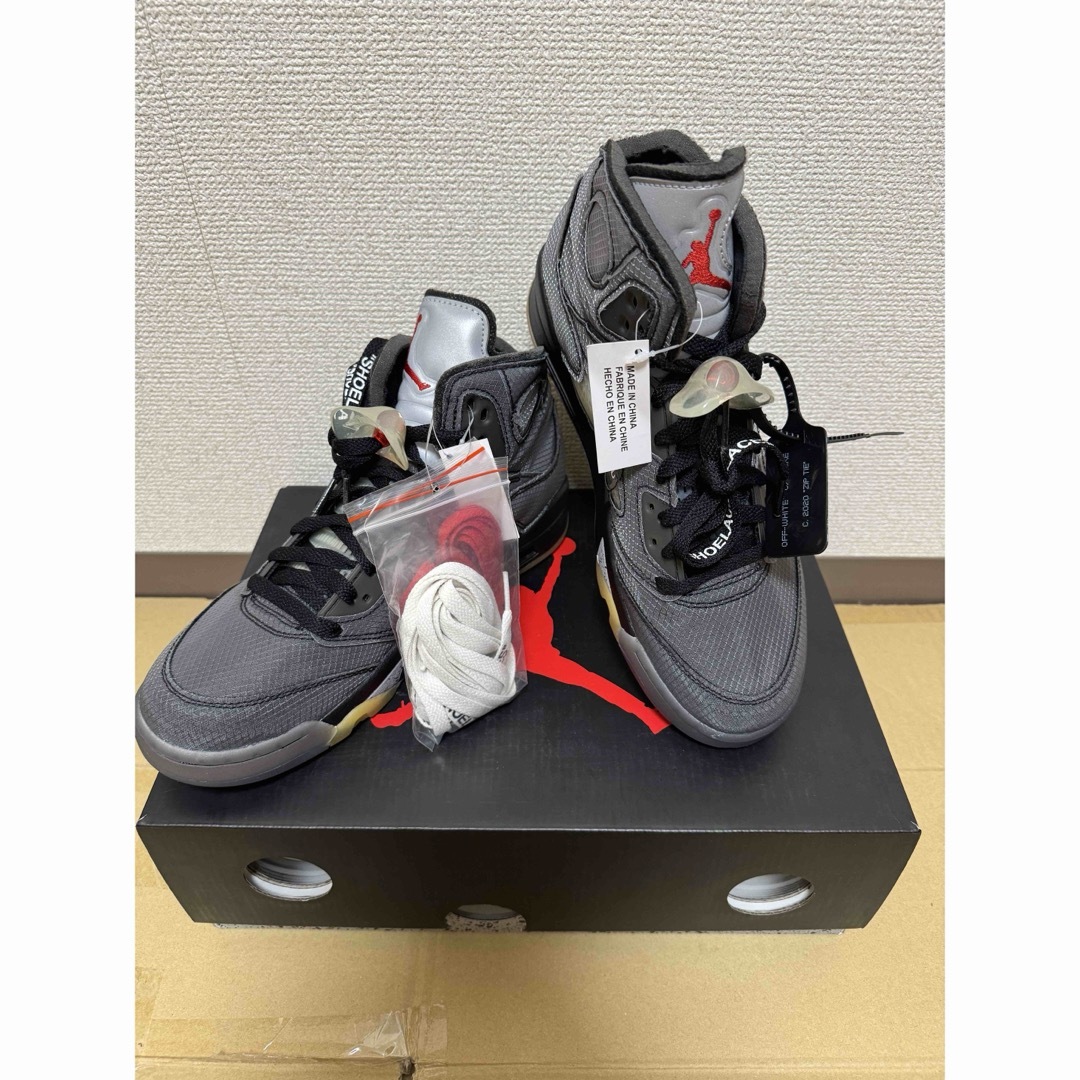 Jordan Brand（NIKE）(ジョーダン)のNIKE ナイキ OFF-WHITE X AIR JORDAN 5 RETRO メンズの靴/シューズ(スニーカー)の商品写真