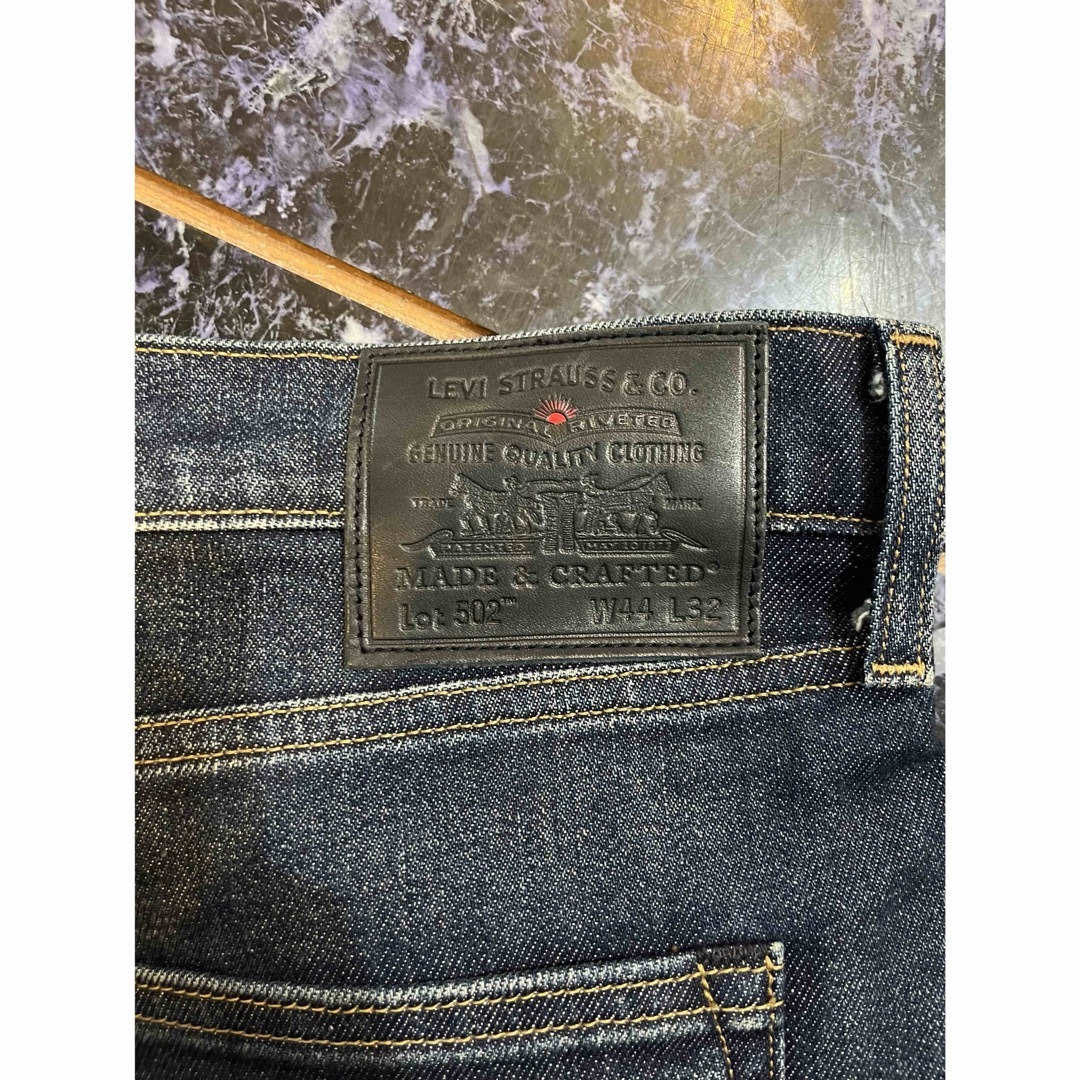 LEVI'S ブラックレザーパッチ 502taper メンズのパンツ(デニム/ジーンズ)の商品写真