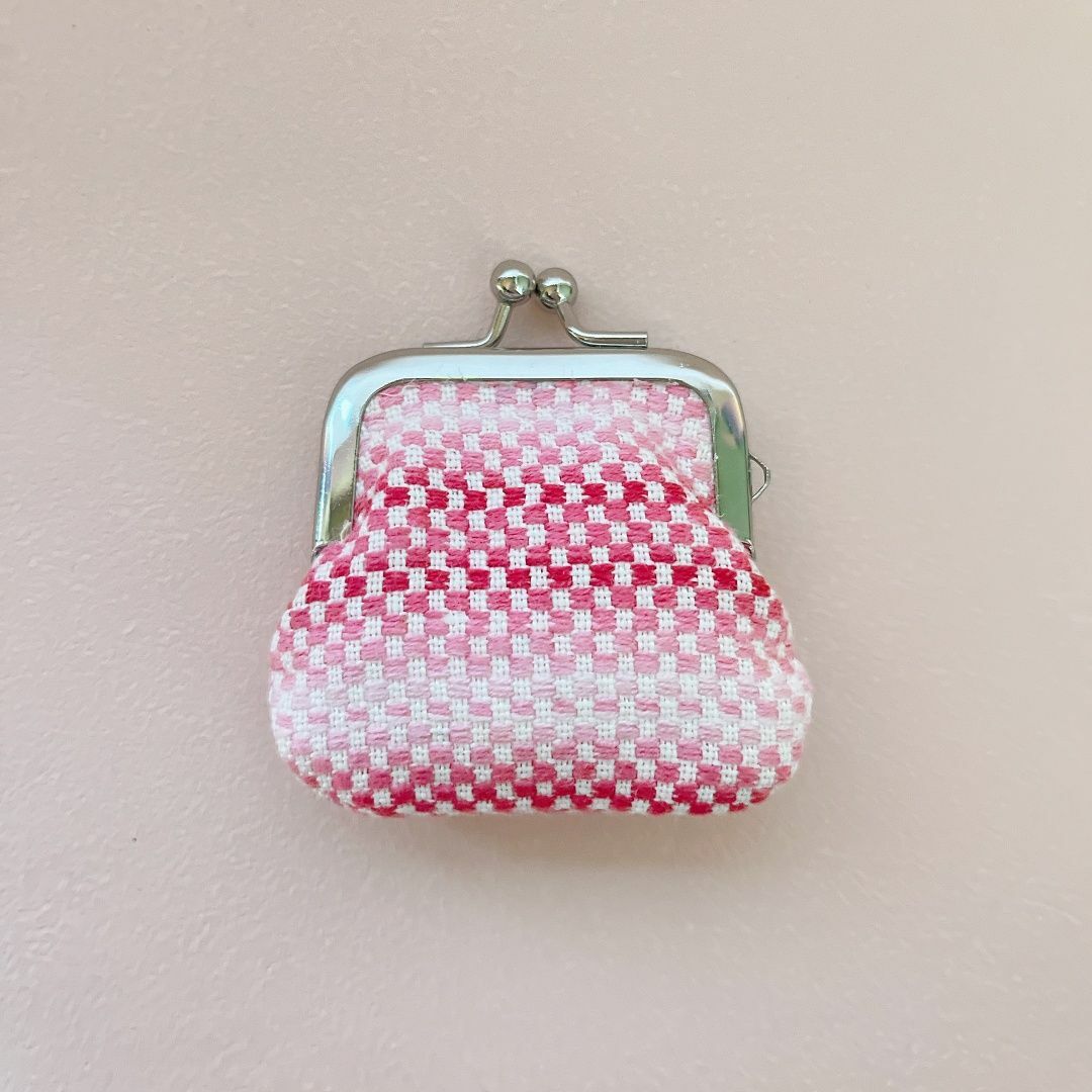 こぎん刺しのミニがま口（ピンク系グラデーション）　角型　ハンドメイド ハンドメイドのファッション小物(財布)の商品写真