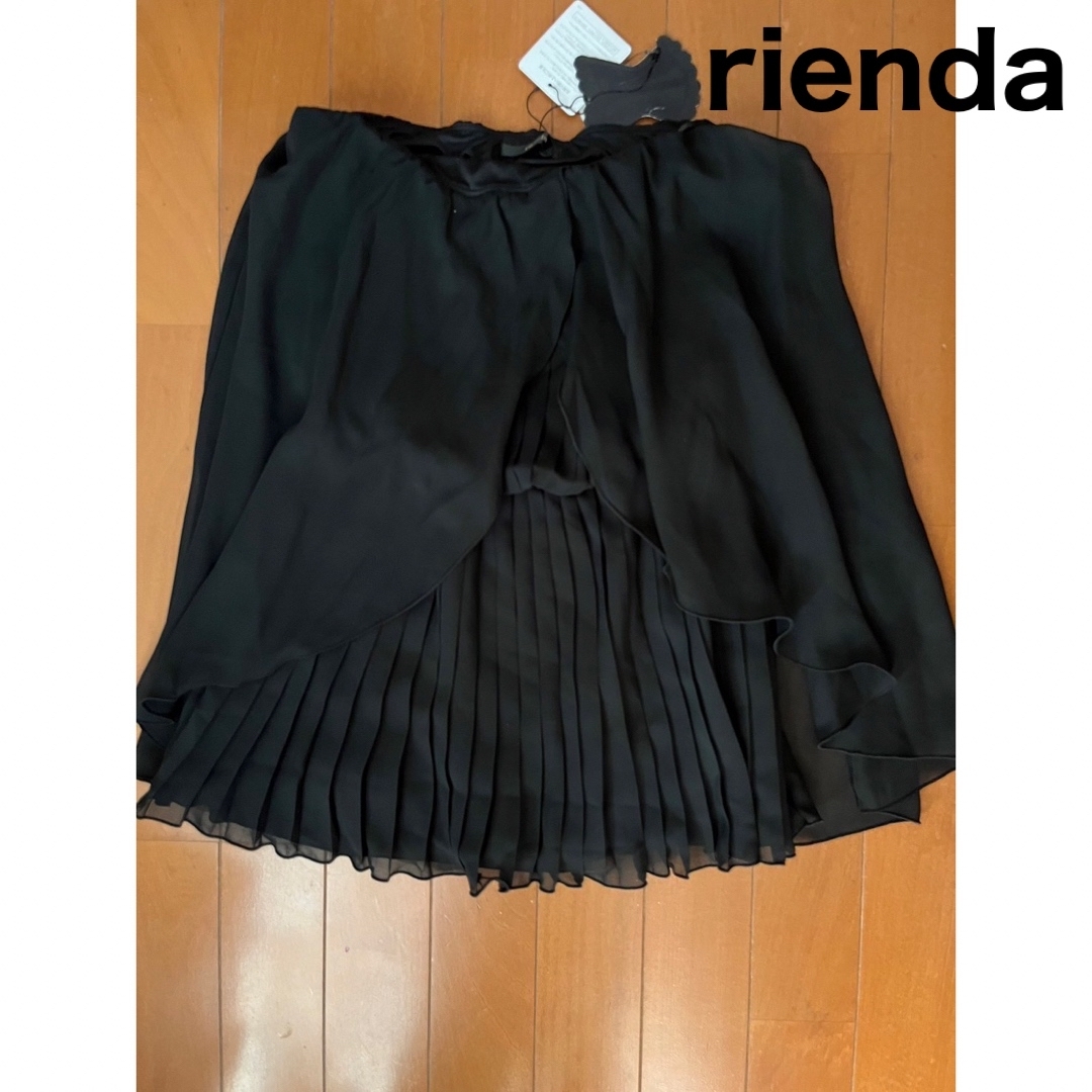 rienda(リエンダ)のrienda リエンダ 新品タグ付き ミニワンピース ベアワンピース プリーツ レディースのワンピース(ミニワンピース)の商品写真