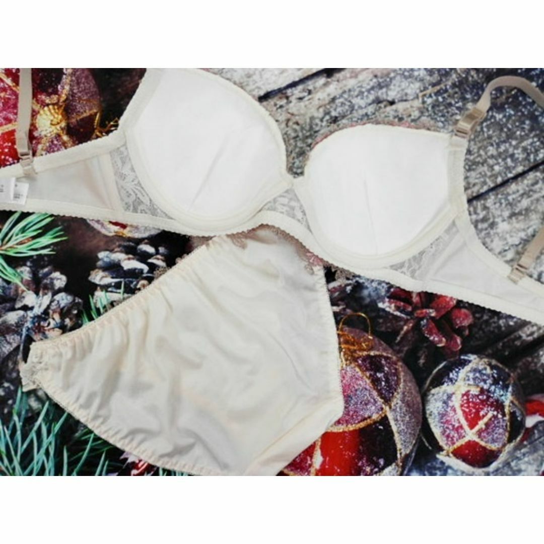 PN03 E85/LL ブラ＆ショーツセット 下着 クリーム系 花のケミカル刺繍 レディースの下着/アンダーウェア(ブラ&ショーツセット)の商品写真