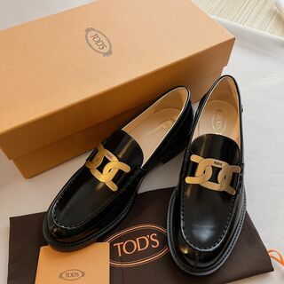 トッズ(TOD'S)のTod's KATE ケイト レザー チェーン ローファー(ローファー/革靴)