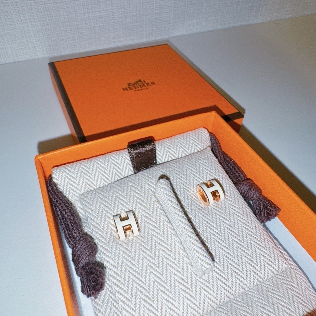 Hermes(エルメス)の【新品・未使用品】エルメス ポップhミニ ピアス ホワイト ピンクゴールド レディースのアクセサリー(ピアス)の商品写真