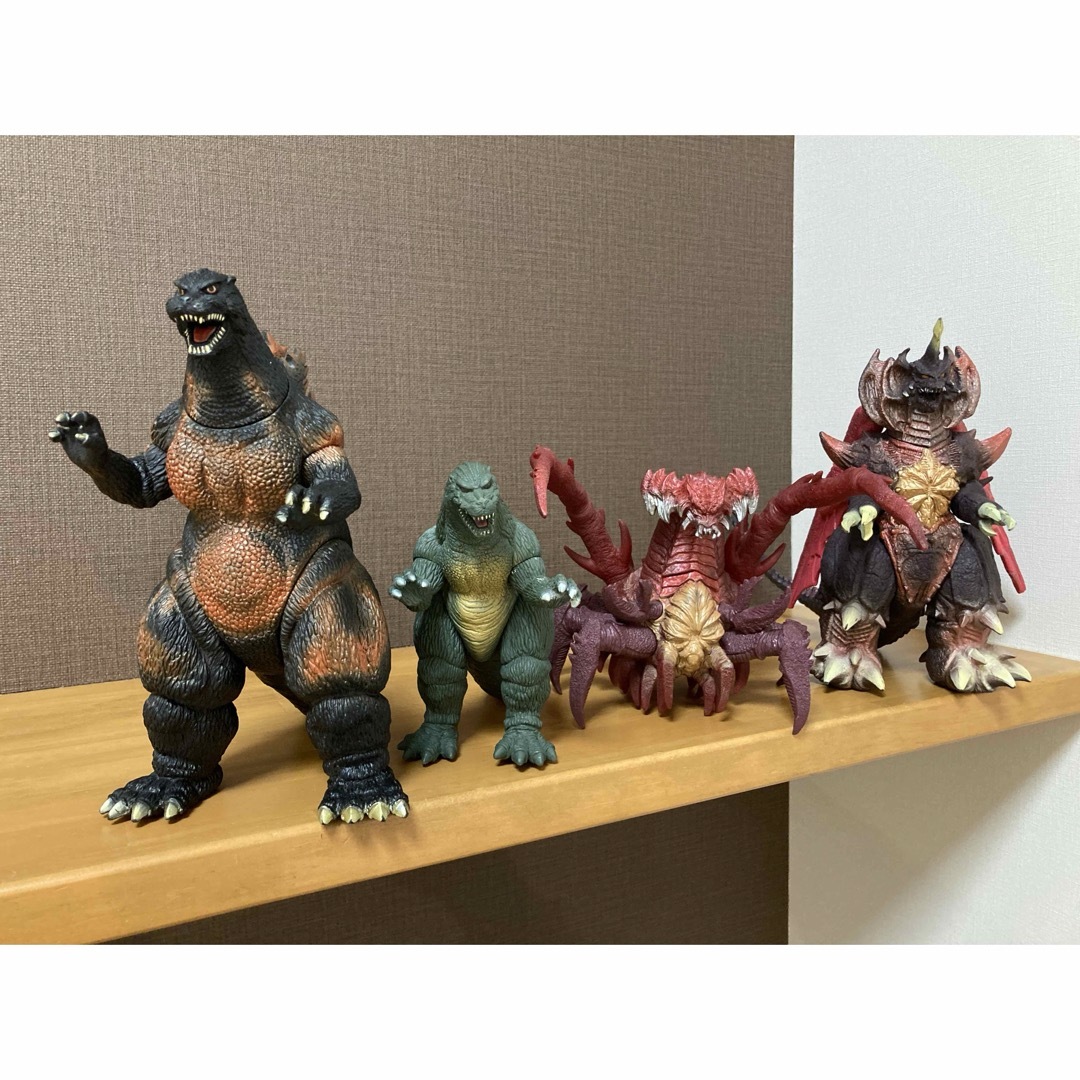 BANDAI(バンダイ)のゴジラvsデストロイア　ソフビセット エンタメ/ホビーのフィギュア(特撮)の商品写真