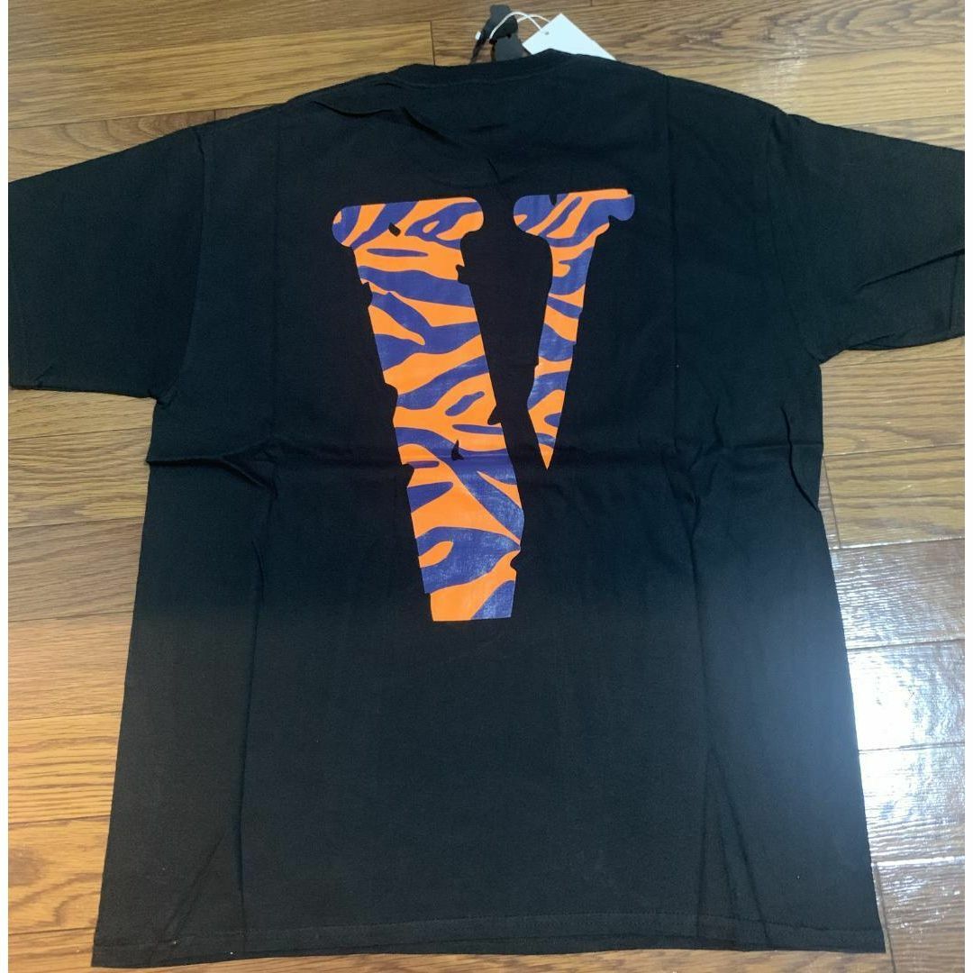 VLONE(ヴィーローン)の☆Tシャツ　VLONE　ブラック タイガー ブルー 黒 青 虎柄 L メンズのトップス(Tシャツ/カットソー(半袖/袖なし))の商品写真