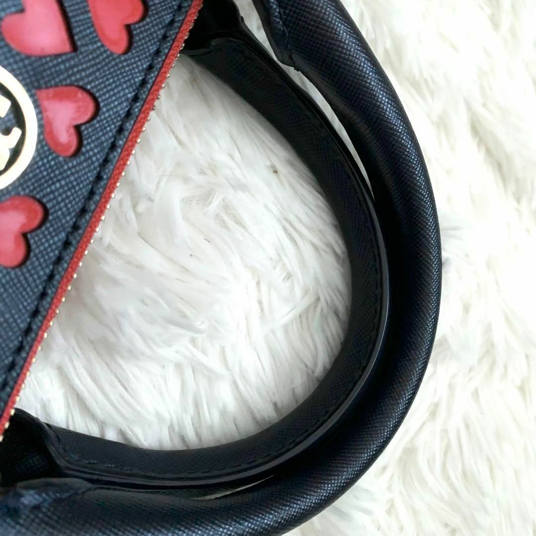 Tory Burch(トリーバーチ)の未使用級 レア✨トリーバーチ ハンドバッグ 2way ハート柄 パンチング 黒 レディースのバッグ(ハンドバッグ)の商品写真