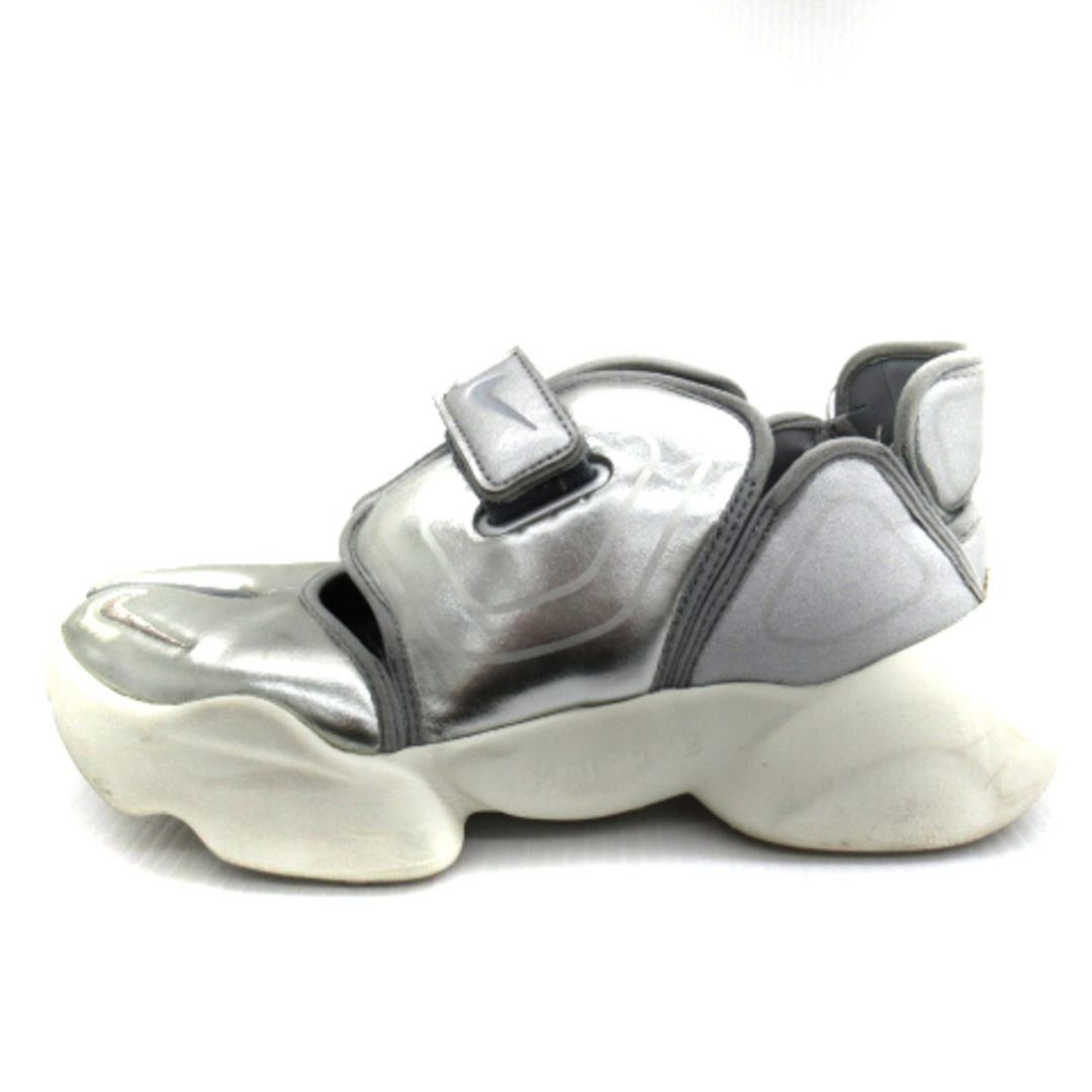 NIKE(ナイキ)のナイキ アクアリフト スニーカーサンダル 23.5cm メタリックシルバー色 レディースの靴/シューズ(サンダル)の商品写真