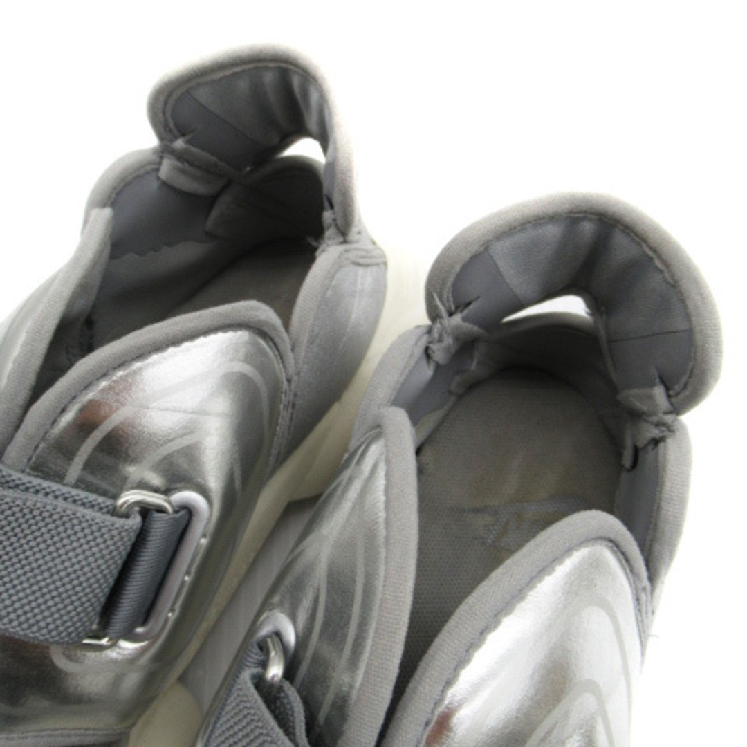 NIKE(ナイキ)のナイキ アクアリフト スニーカーサンダル 23.5cm メタリックシルバー色 レディースの靴/シューズ(サンダル)の商品写真