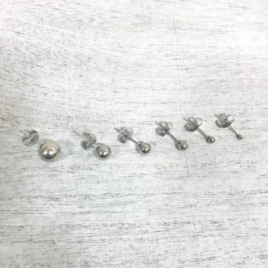 アレルギー対応！ステンレス製　シャカ玉ボールピアス　4mm メンズのアクセサリー(ピアス(両耳用))の商品写真