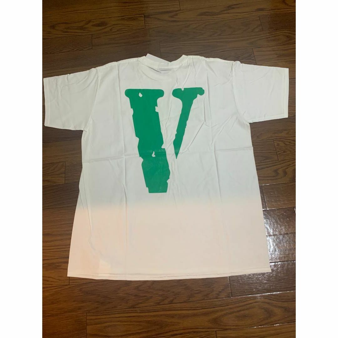 VLONE(ヴィーローン)の☆Tシャツ　VLONE　白緑　Lサイズ メンズのトップス(Tシャツ/カットソー(半袖/袖なし))の商品写真