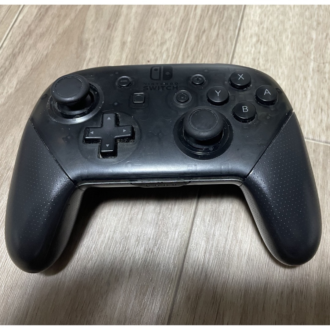 Nintendo Switch(ニンテンドースイッチ)のswitch pro コントローラー　純正 エンタメ/ホビーのゲームソフト/ゲーム機本体(その他)の商品写真