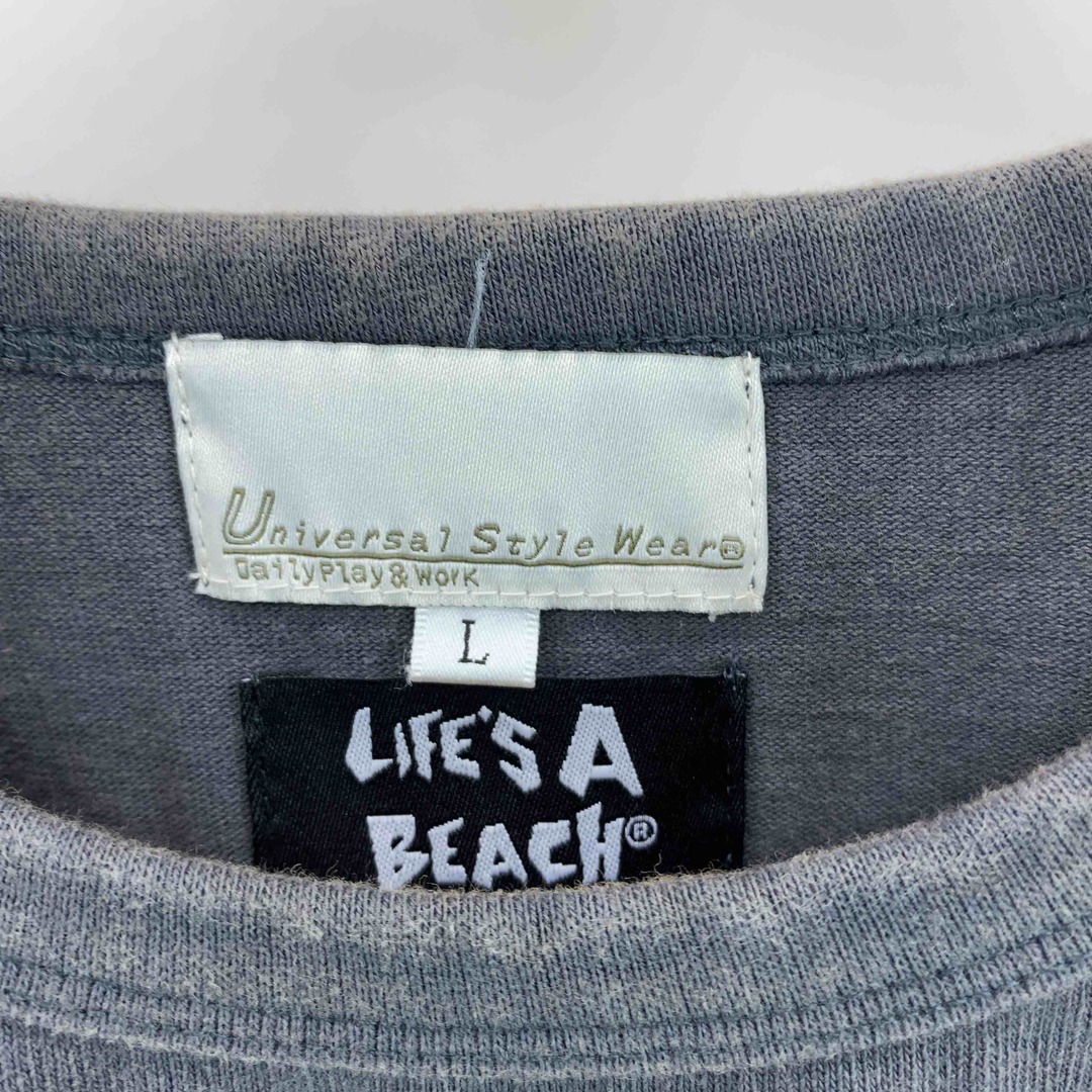 ユニバーサルスタイルウェア　universal style wear LIFE' A BECH  グレー　灰色　サイズL　 メンズ Tシャツ（半袖） メンズのトップス(Tシャツ/カットソー(半袖/袖なし))の商品写真