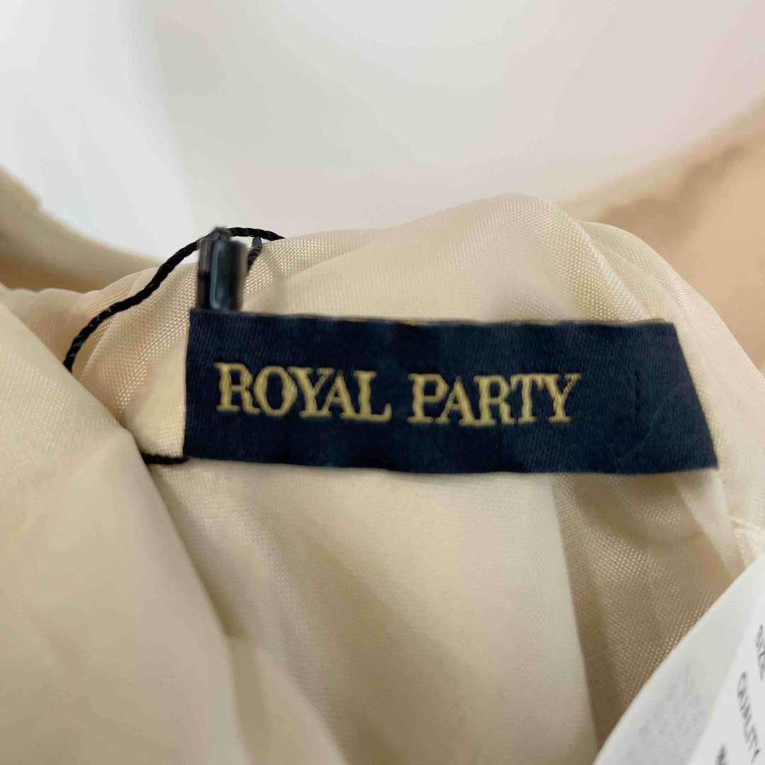 ROYAL PARTY ロイヤルパーティー レディース ノースリーブワンピースキャミワンピース　ベージュ　サイズ9　フェイクパール付き レディースのワンピース(ひざ丈ワンピース)の商品写真