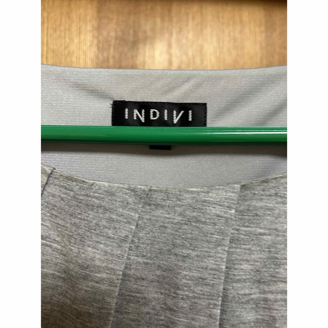INDIVI(インディヴィ)のライトグレー×レースワンピース（╹◡╹） レディースのワンピース(ひざ丈ワンピース)の商品写真