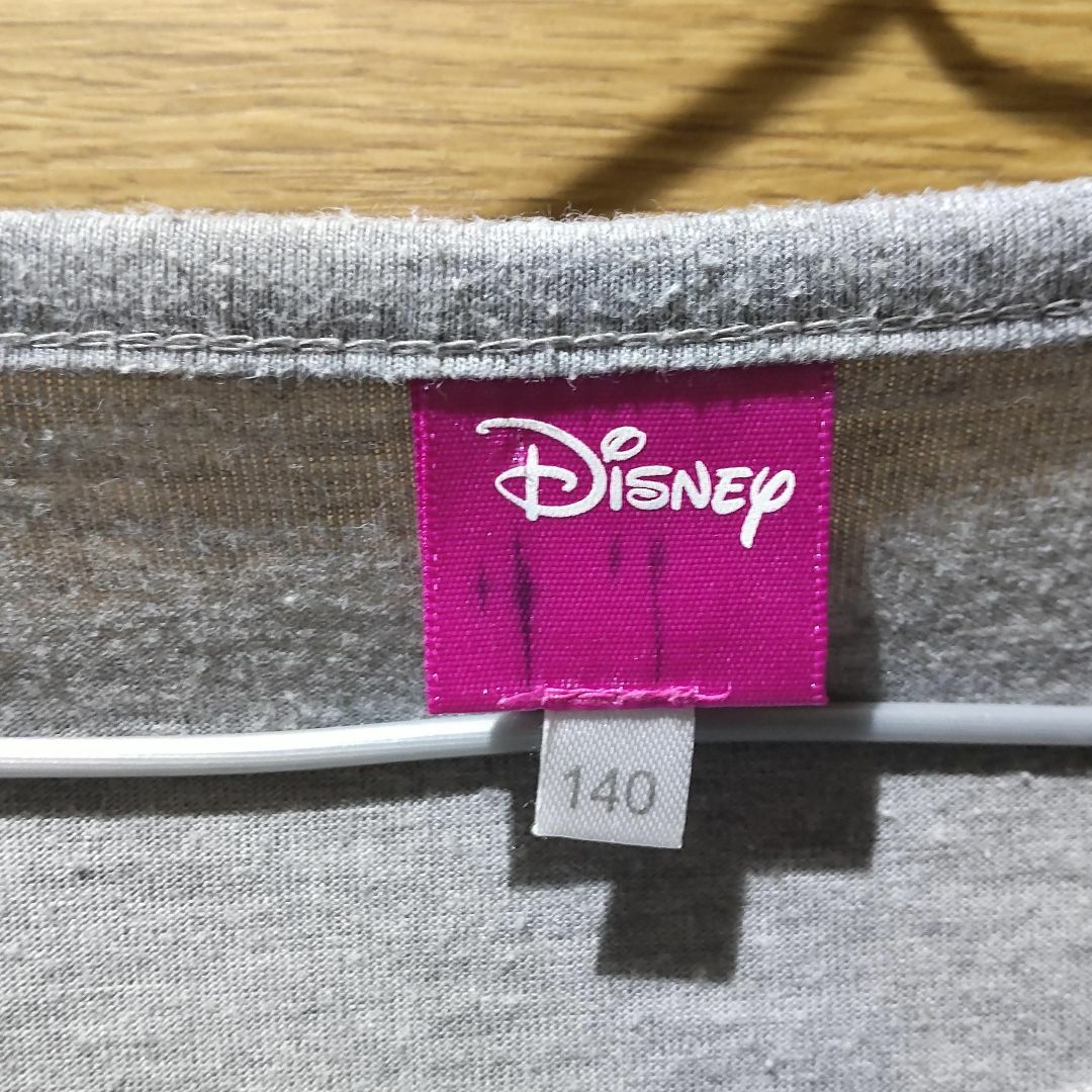 Disney(ディズニー)のディズニー　ミッキーのＴシャツ　サイズ140　<447> キッズ/ベビー/マタニティのキッズ服女の子用(90cm~)(Tシャツ/カットソー)の商品写真