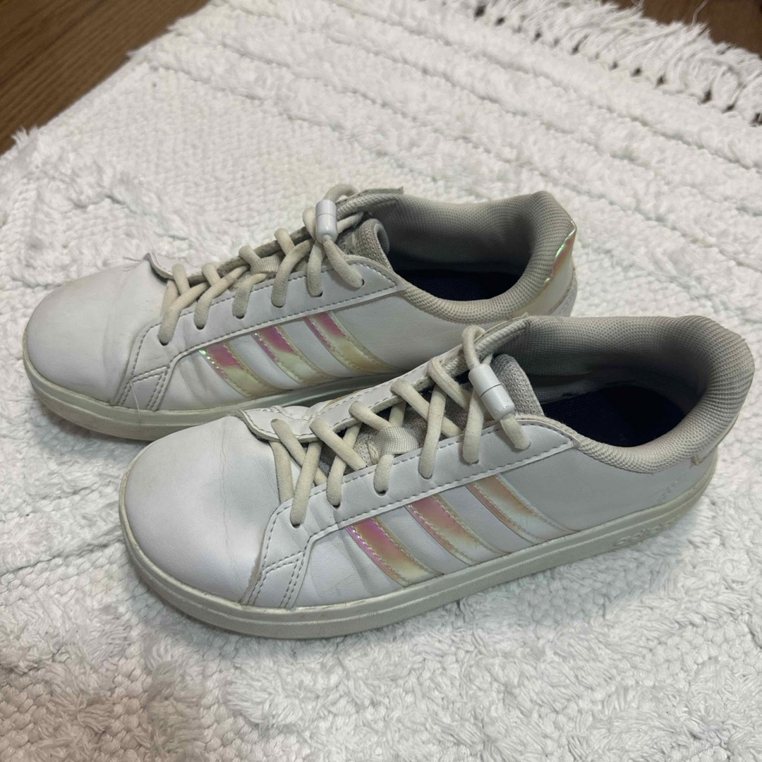 adidas(アディダス)のadidas スニーカー　21cm キッズ/ベビー/マタニティのキッズ靴/シューズ(15cm~)(スニーカー)の商品写真