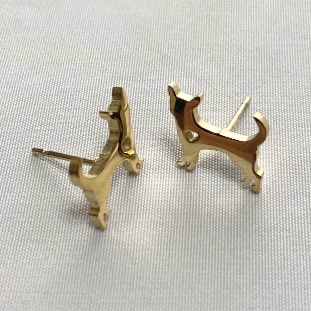 新品 チワワ ステンレス ピアス ② （ゴールド） 犬 動物 アレルギー対応 レディースのアクセサリー(ピアス)の商品写真