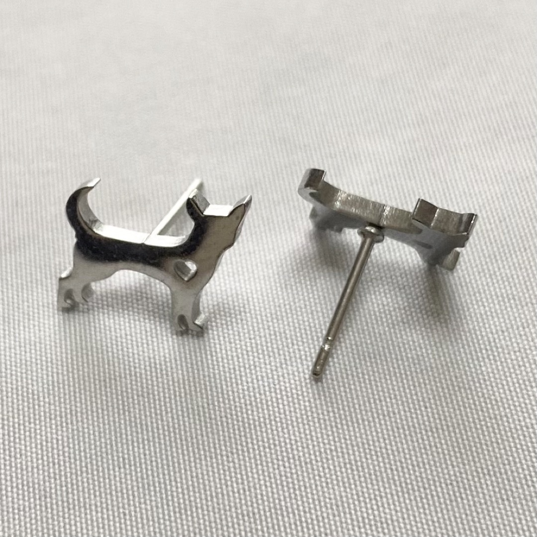 新品 チワワ ステンレス ピアス ② （シルバー） 犬 動物 アレルギー対応 レディースのアクセサリー(ピアス)の商品写真