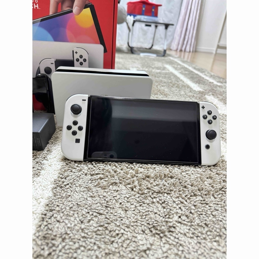 Nintendo Switch(ニンテンドースイッチ)の24H限定出品☆美品☆ニンテンドーSwitch☆有機EL☆ホワイト☆おまけ付き☆ エンタメ/ホビーのゲームソフト/ゲーム機本体(家庭用ゲーム機本体)の商品写真