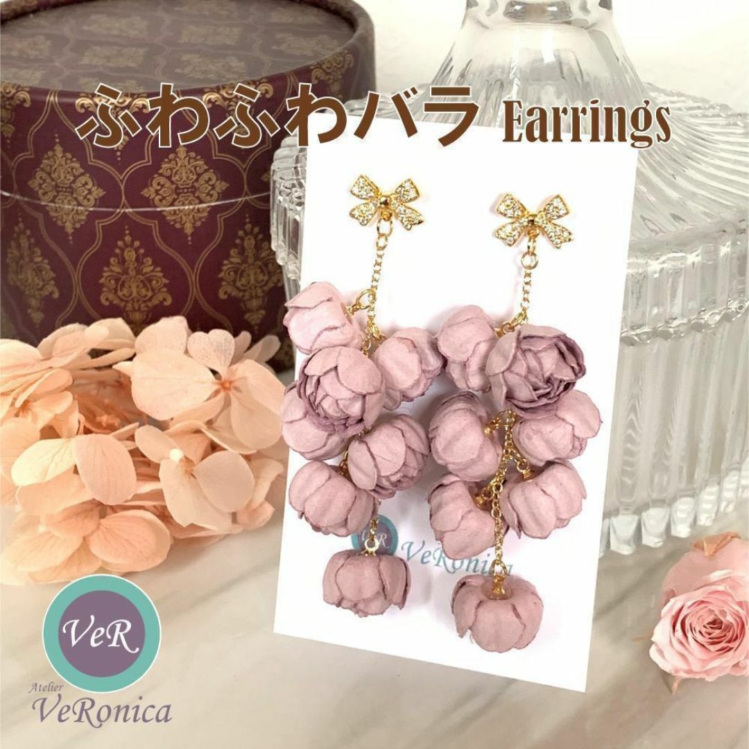 ふわふわバラピアス　ハンドメイド　薔薇　ビーズ　フック　イヤリング　ピンク ハンドメイドのアクセサリー(ピアス)の商品写真