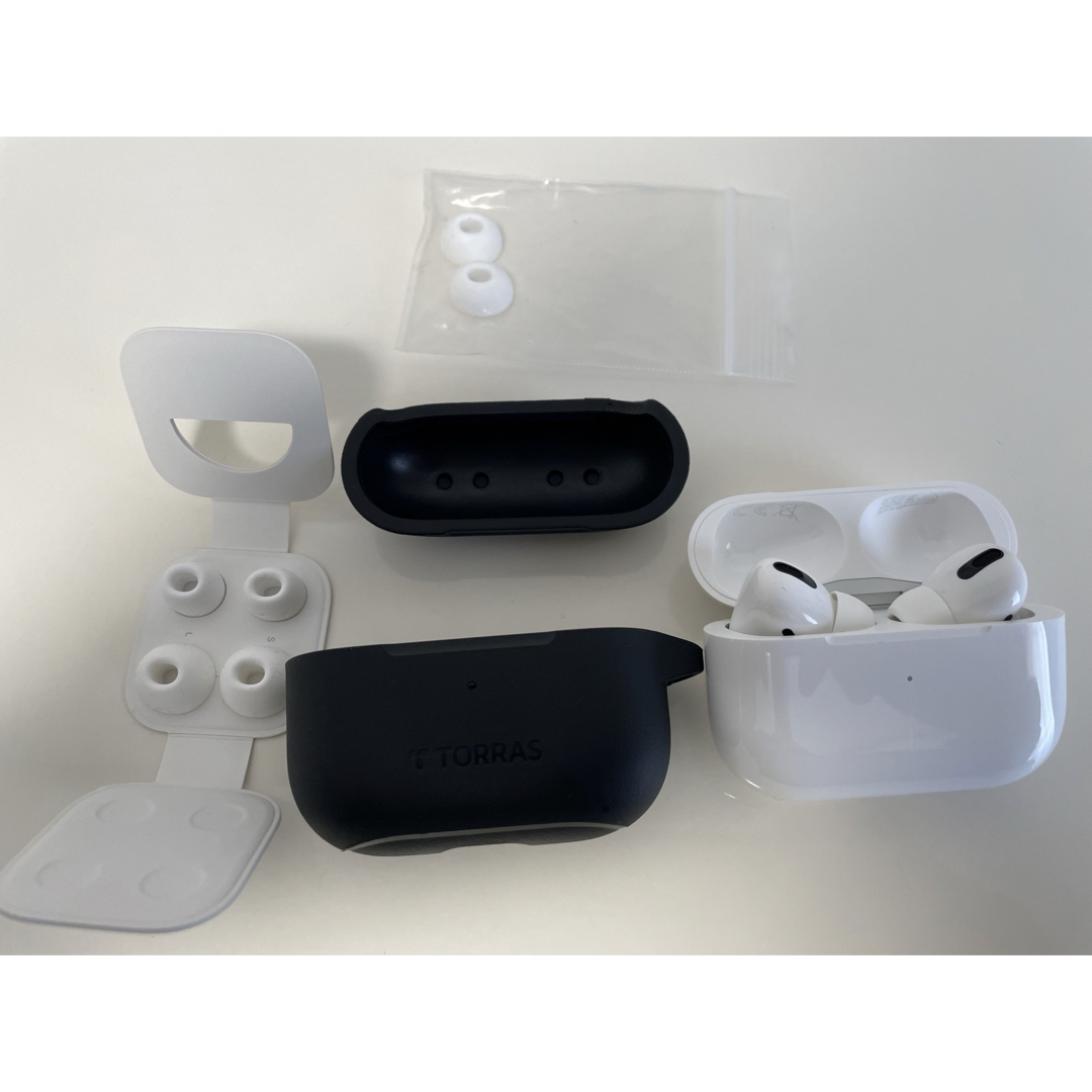 Apple(アップル)の【大幅値引き中！！】AirPodspro正規品　ケース付き スマホ/家電/カメラのオーディオ機器(ヘッドフォン/イヤフォン)の商品写真