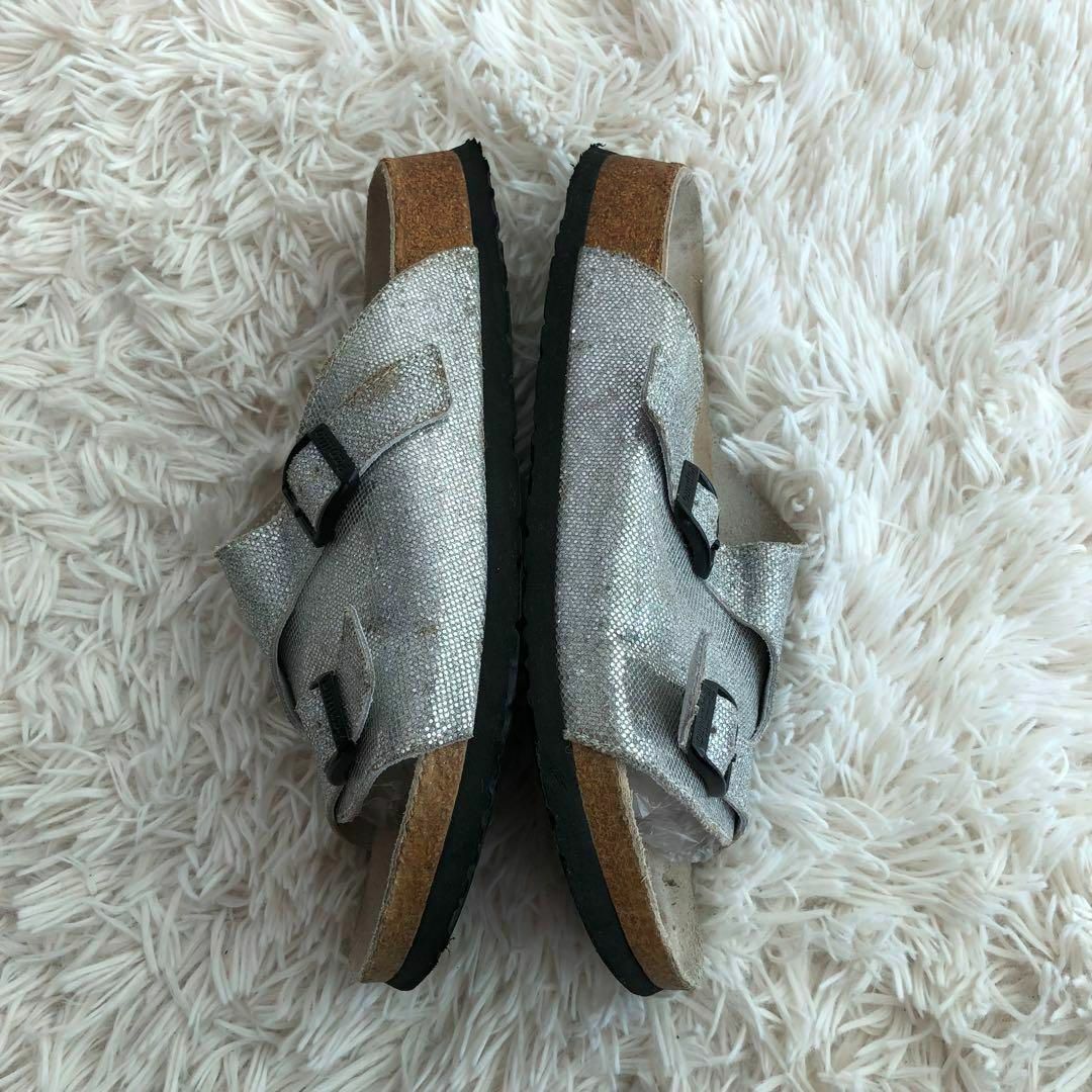 BIRKENSTOCK(ビルケンシュトック)のPapillioBIRKENSTOCKビルケンシュトックチューリッヒ　シルバー銀 レディースの靴/シューズ(サンダル)の商品写真