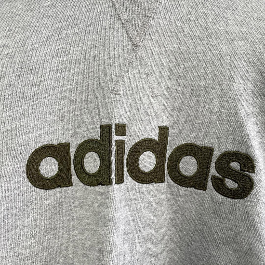 adidas(アディダス)の【センタービッグ刺繍ロゴ】adidas古着プルオーバーパーカースウェットグレー  メンズのトップス(パーカー)の商品写真