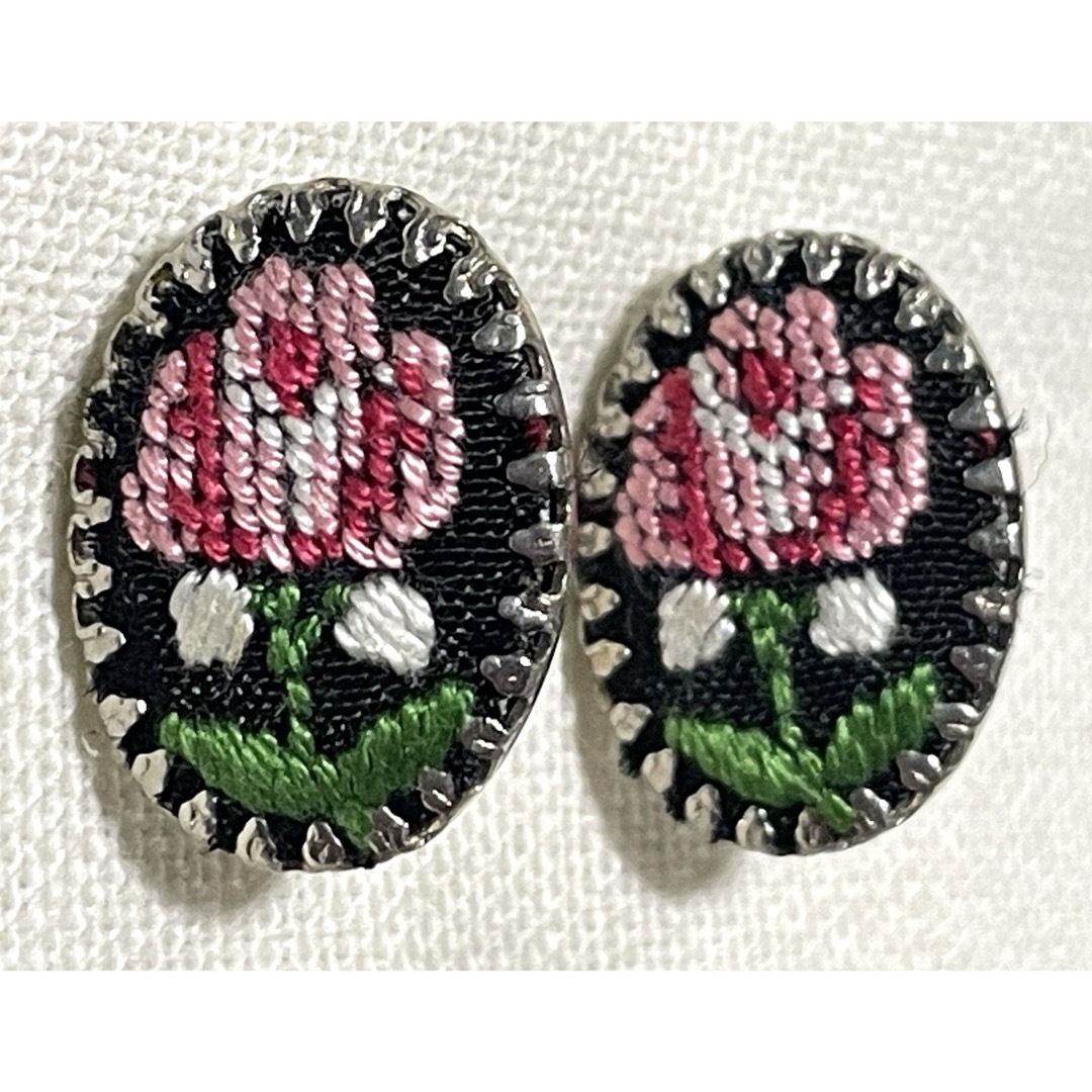 ③未使用品！イヤリング ヴィンテージ 刺繍 昭和レトロ アクセサリー レディースのアクセサリー(イヤリング)の商品写真