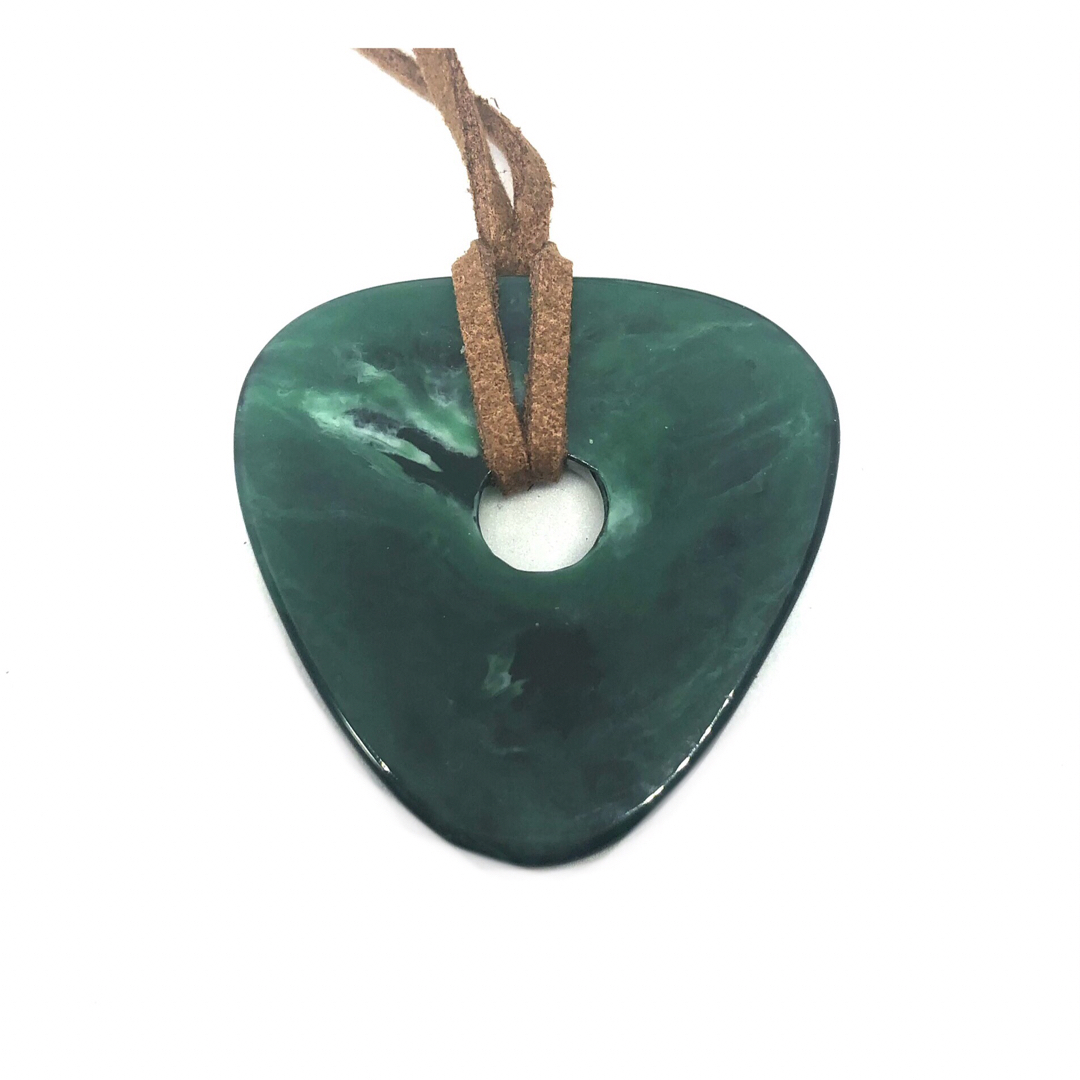 コララインとボタンの魔女　緑の石ネックレス レディースのアクセサリー(ネックレス)の商品写真