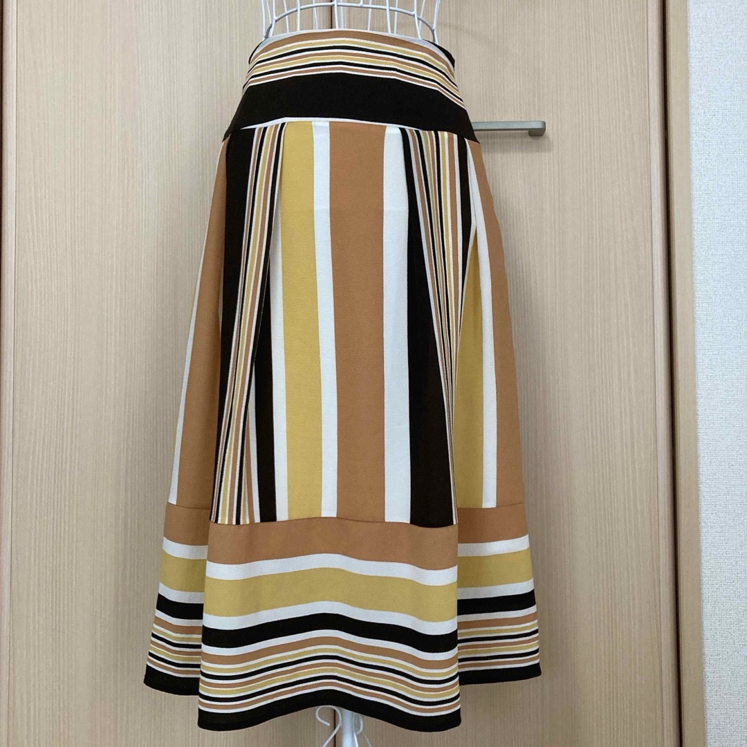 インポート　レトロ調ストライプ　フレアスカート レディースのスカート(ひざ丈スカート)の商品写真