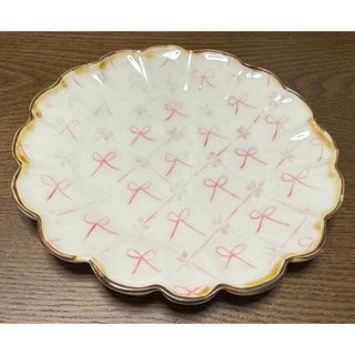 未使用:川西知沙さん お皿 ピンクリボン 丸花型(食器)