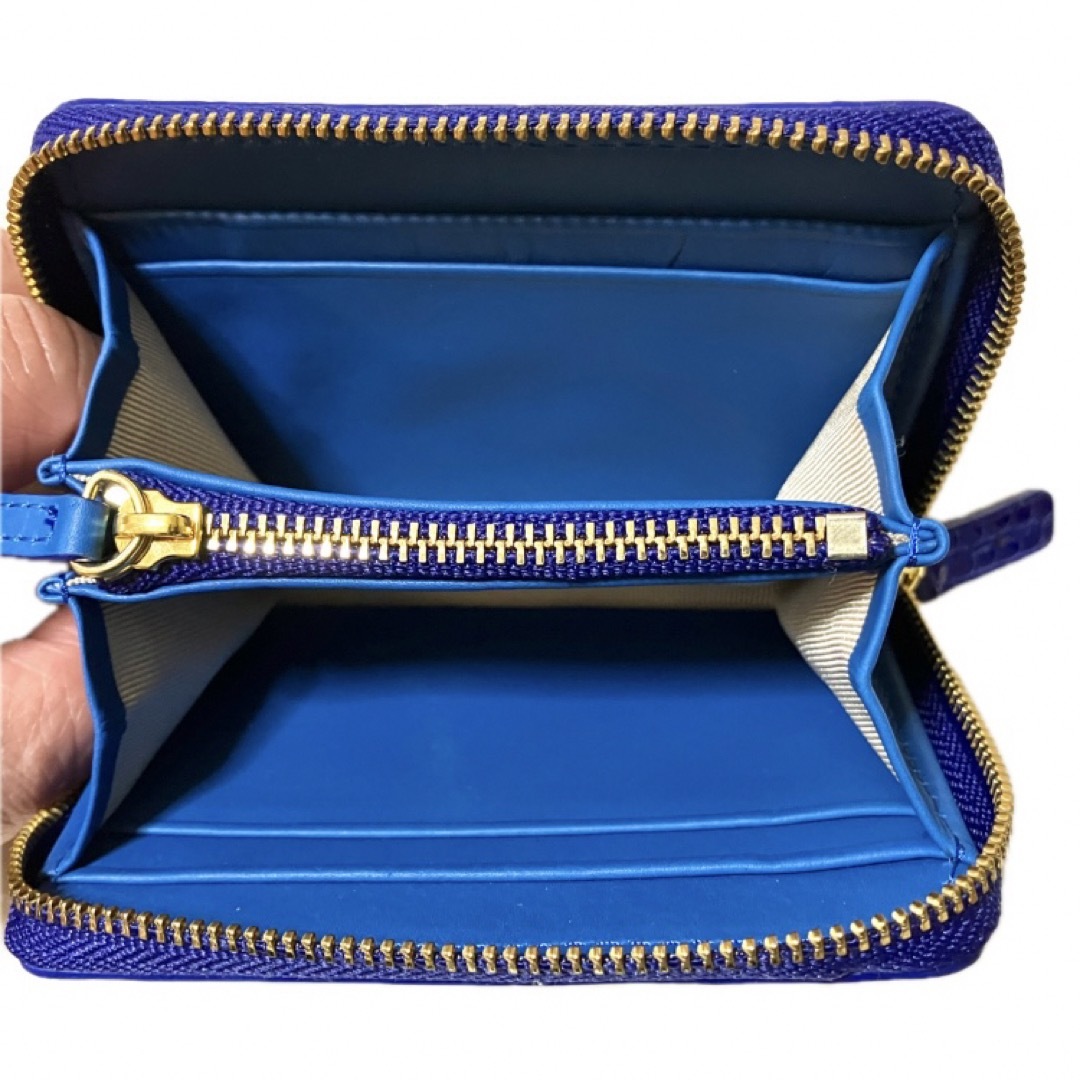 クロコダイル、ワニ革使いの男女兼用ラウンド型二つ折り財布、光沢シャイニング加工 レディースのファッション小物(財布)の商品写真