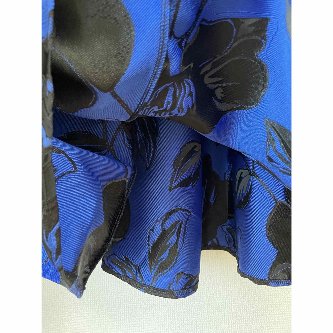 SCOT CLUB(スコットクラブ)の【新品】モニーレ ウエストリブ フレアスカート ジャガード ブラック 青  花柄 レディースのスカート(ロングスカート)の商品写真