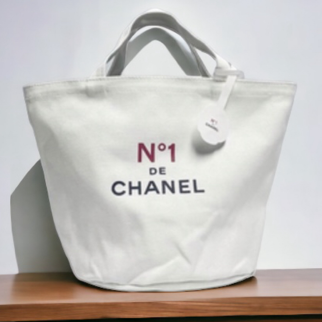 CHANEL(シャネル)の未使用 CHANEL シャネル トートバッグ ノベルティ ホワイト レディースのバッグ(トートバッグ)の商品写真