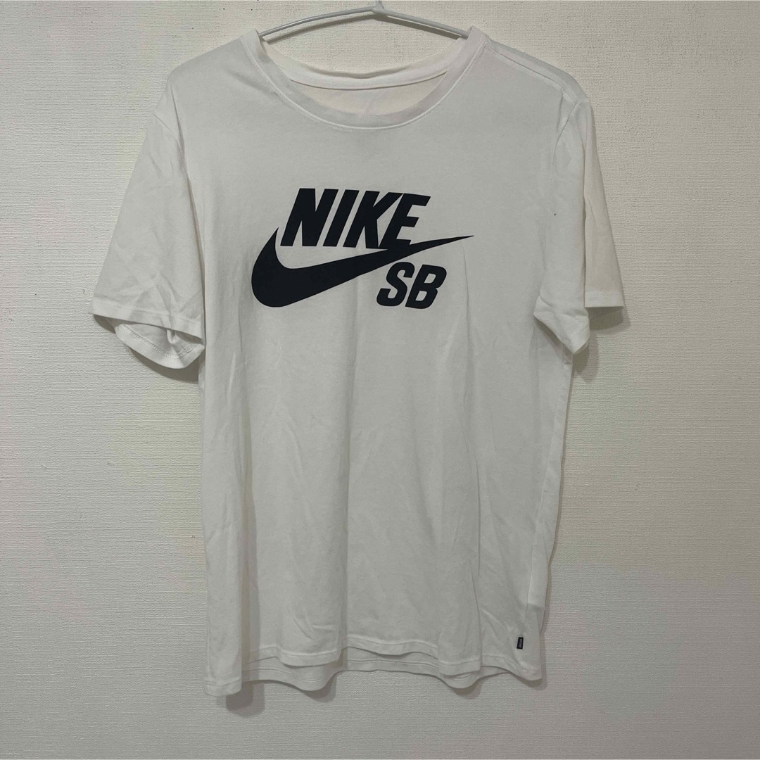 NIKE(ナイキ)のNIKE ナイキ 白 Tシャツ 半袖 メンズのトップス(Tシャツ/カットソー(半袖/袖なし))の商品写真