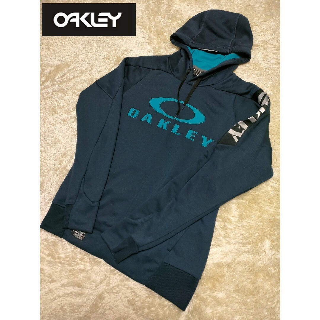 Oakley(オークリー)のOAKLEY（オークリー）パーカー メンズM 刺繍ワッペン スポーツ/アウトドアのゴルフ(ウエア)の商品写真