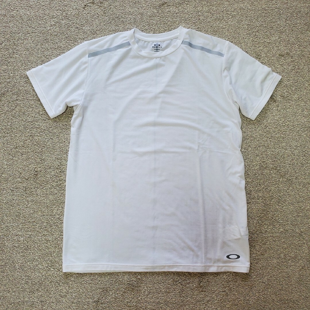 Oakley(オークリー)のオークリー　tシャツ メンズのトップス(Tシャツ/カットソー(半袖/袖なし))の商品写真